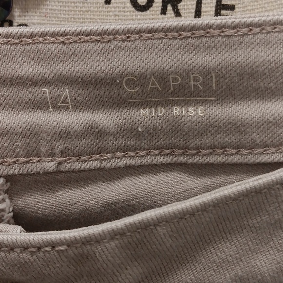 Simply Vera Wang lilac mid rise capri - Picture 3 of 3